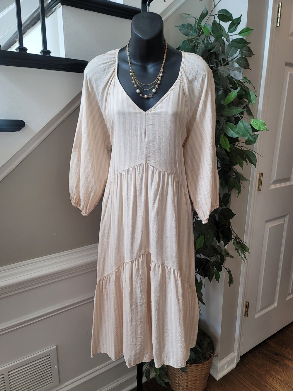 Moon River Striped Dress Women's Size Medium Pink White Balloon Sleeves